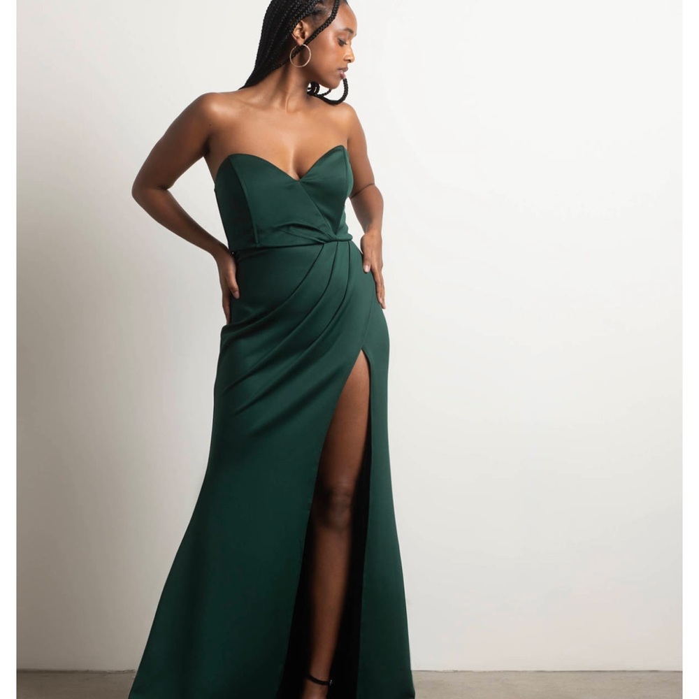 Emerald Green Gown 💚